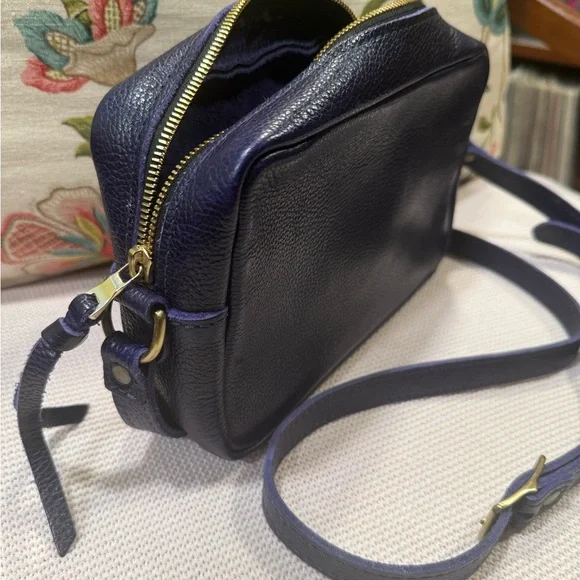 Portable leather royal blue crossbody purse. Never used. - Picture 5 of 7